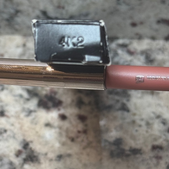 Fenty Beauty Apr’Caught Traceless Lip Pencil - Picture 5 of 6